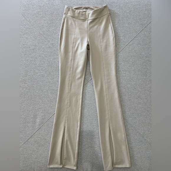 ALO Yoga Cream Bootcut Leggings - Picture 1 of 7